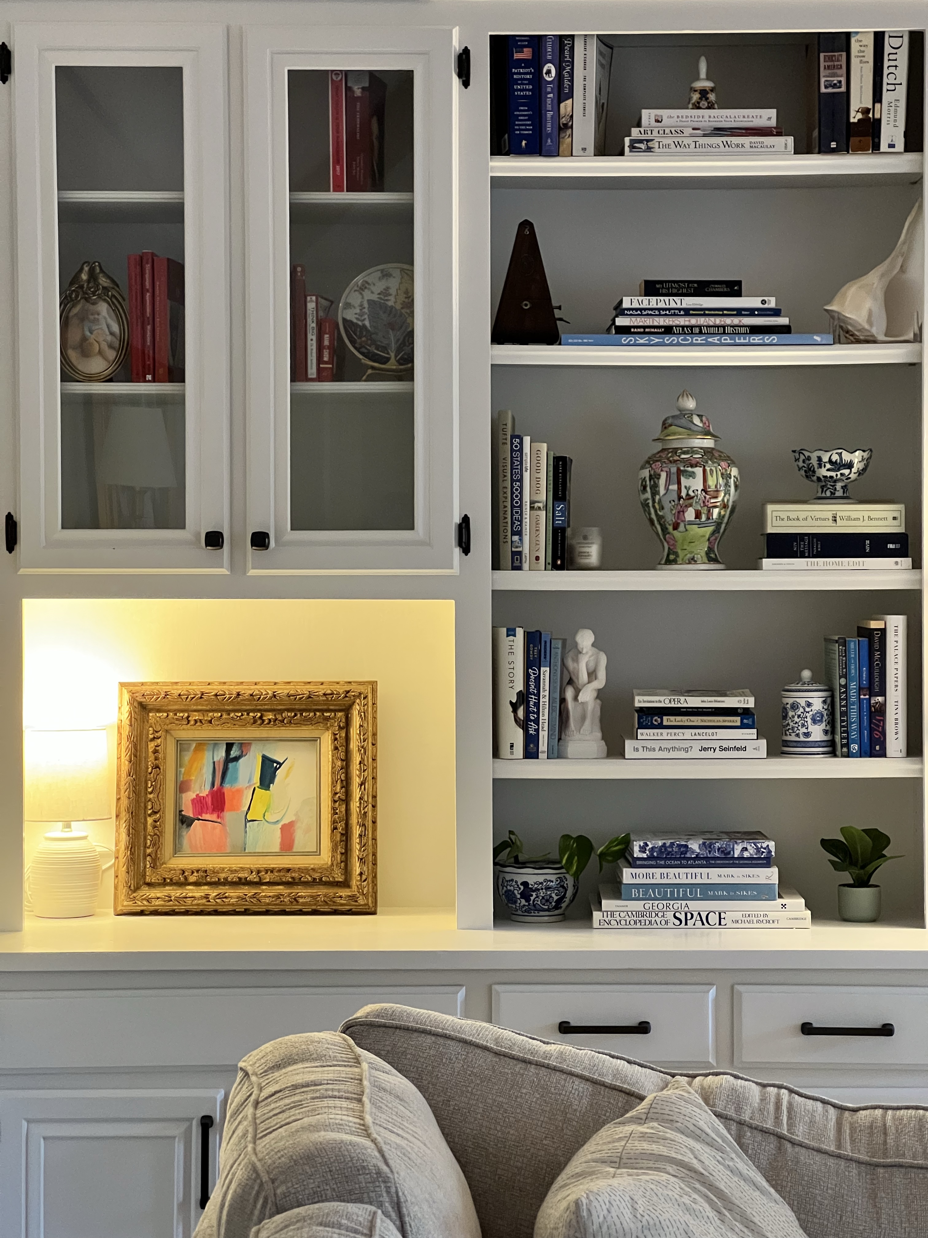 5 Simple Tips for Bookshelf Styling